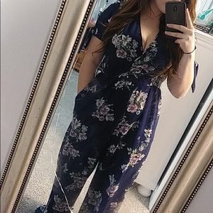 Floral jumpsuit... with pockets 😏